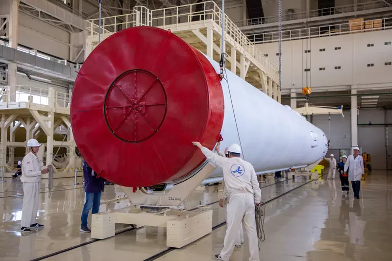 13 для «На космодроме Восточный в ходе комплексных испытаний собирают ракету Ангара НЖ»