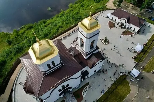 Изображение #2 для поста «Спорт: В Алапаевске освятили возрождённый меценатами храм Александра Невского»