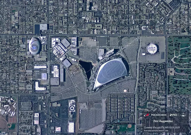 Изображение 3 для поста «Роскосмос: Роскосмос показал сделанные Ресурсом П снимки США Китая и ОАЭ»
