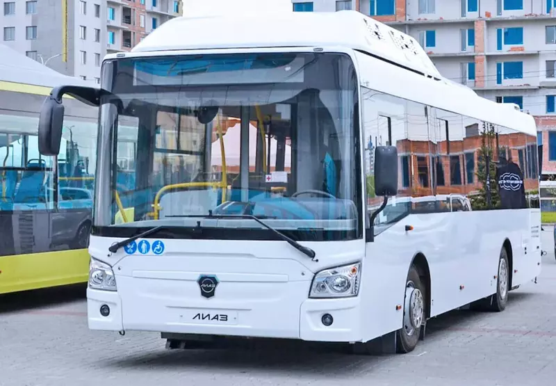 Новый российский автобус на газе с мотором ЯМЗ 535 начал поставляться заказчикам