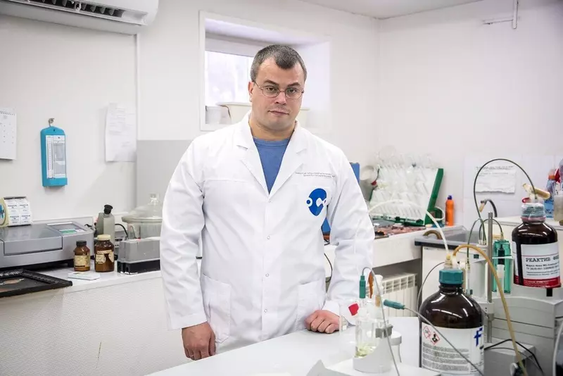 Заведующий лабораторией органического синтеза ХФ ТГУ Виктор Мальков