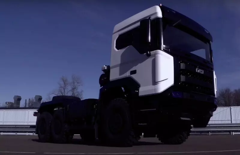 Минпромторг РФ представил 422 сильный тягач БАЗ 36 11 отечественного производства