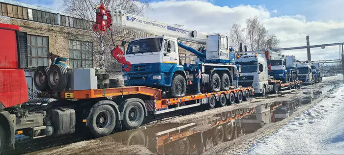 Крупная партия автокранов ГАЛИЧАНИН отправилась в Сургутнефтегаз