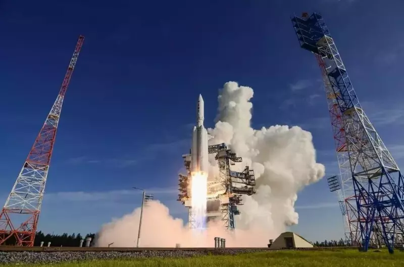 Фото #1 для новости «Космонавтика: Ракета носитель Ангара А5 с космическими аппаратами на борту успешно запущена с космодрома Плесецк»