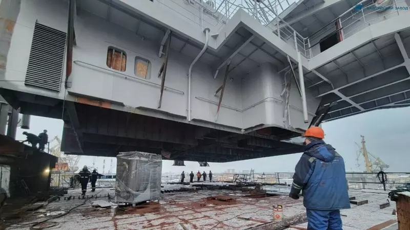 Картинка #3 для новости «Балтийский завод: На атомный ледокол Якутия проекта 22220 погрузили ходовую рубку»