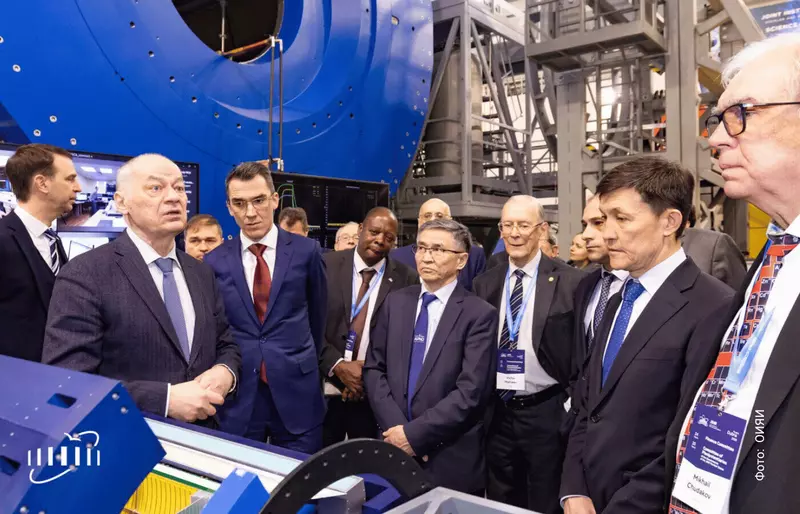 Фото 6 для новости «Стартовал первый сеанс ускорителя частиц в Дубне»