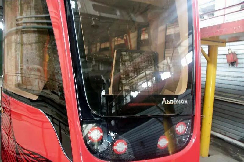 В Новотроицк поступила первая в этом году партия новых трамваев