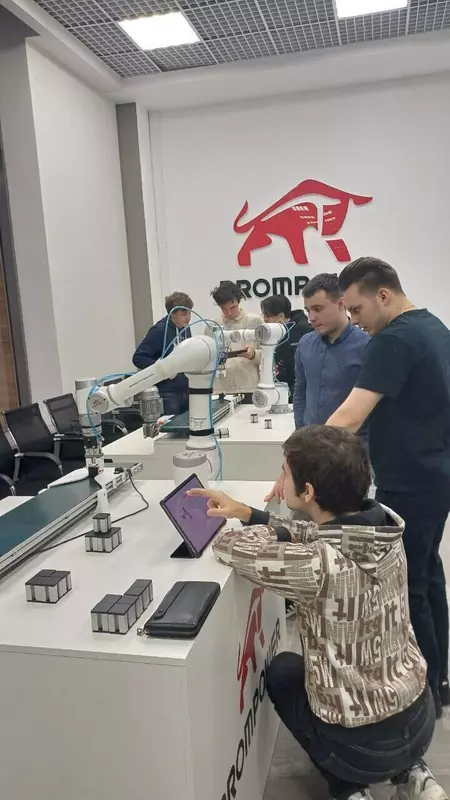 Изображение №1 для новости «Своими глазами: День без турникетов с роботами»