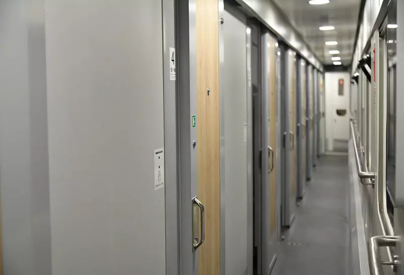 Фото 2 для статьи «спецтехника и логистика: Первый пассажирский вагон увеличенного габарита ТМХ приступил к испытаниям»