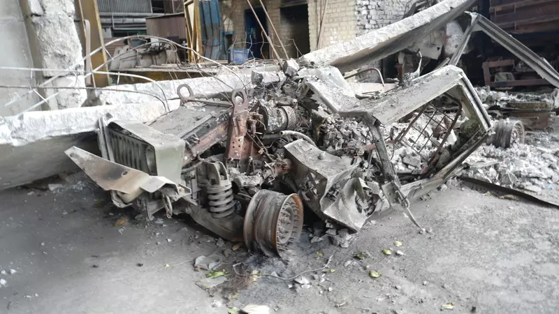 Американский Willys. Придавило стеной, так до сих пор тут и лежит