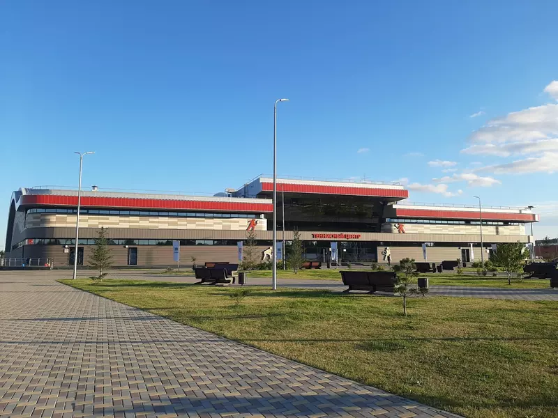 Теннисный центр "Юграмегаспорт" (фото автора)