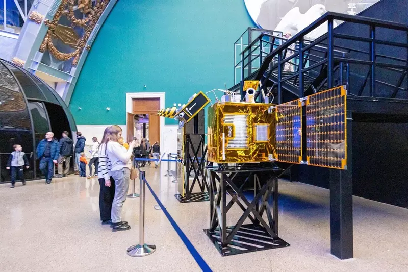 Картинка №2 для «космонавтика: Сибирские спутники на выставке форуме Россия»