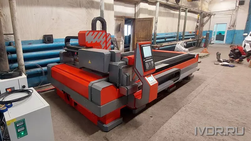 Станок лазерной резки INVADER PRO-1530 с источником лазера Raycus 3 кВт