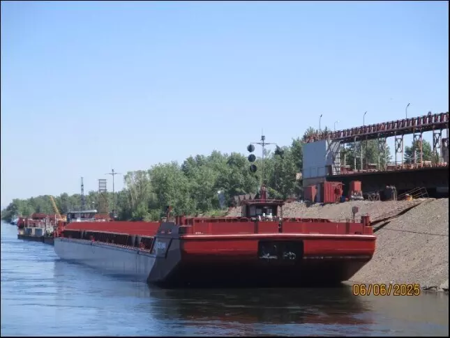 Завершено строительство барж площадок стр