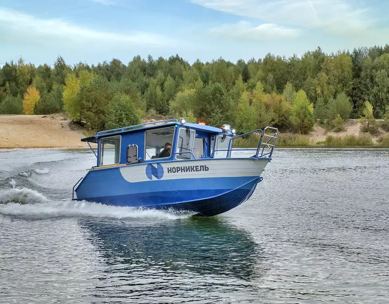 Новая модель катера «Фантом» с рубкой