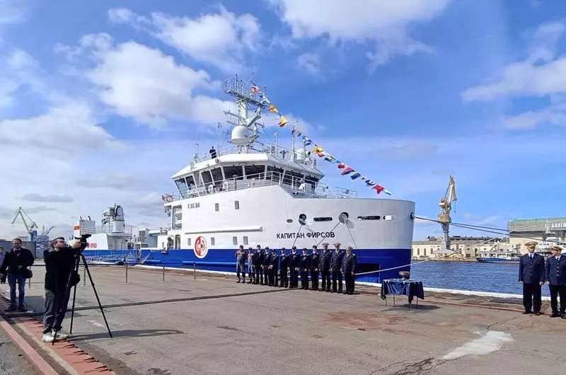 Изображение #2 для публикации «Онежский судостроительно-судоремонтный завод: На краболовах Капитан Фирсов и Капитан Сковпен подняты флаги России»