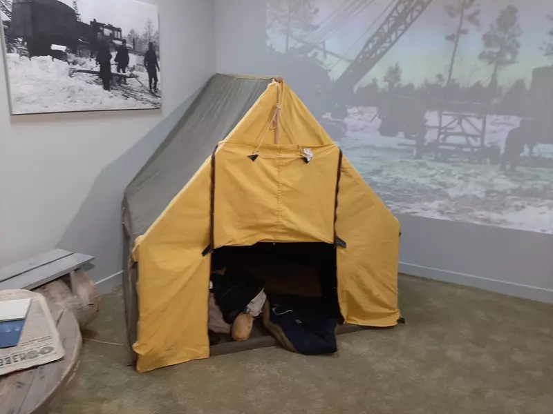 "От палатки до города" (фото автора)