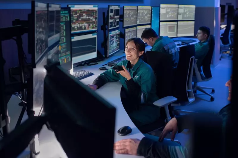 СИБУР перевёл 40 тысяч сотрудников на отечественную платформу для делового общения