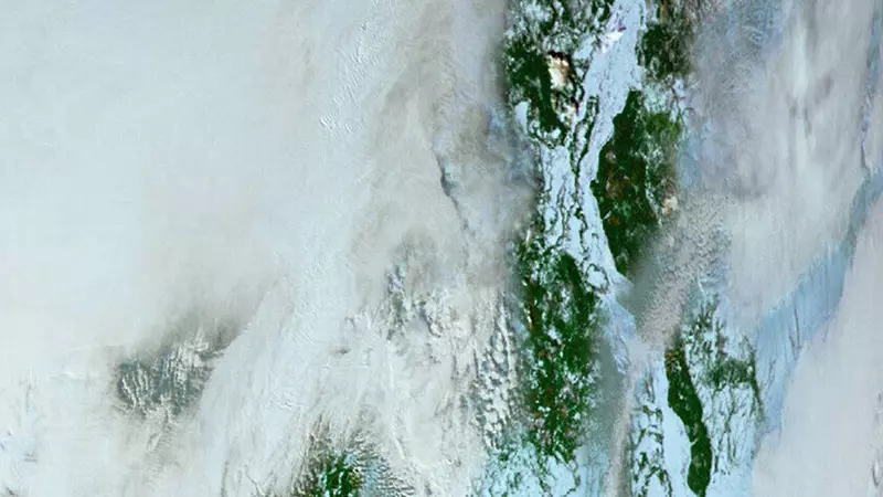 Роскосмос опубликовал первый снимок со спутника Метеор М 2 4