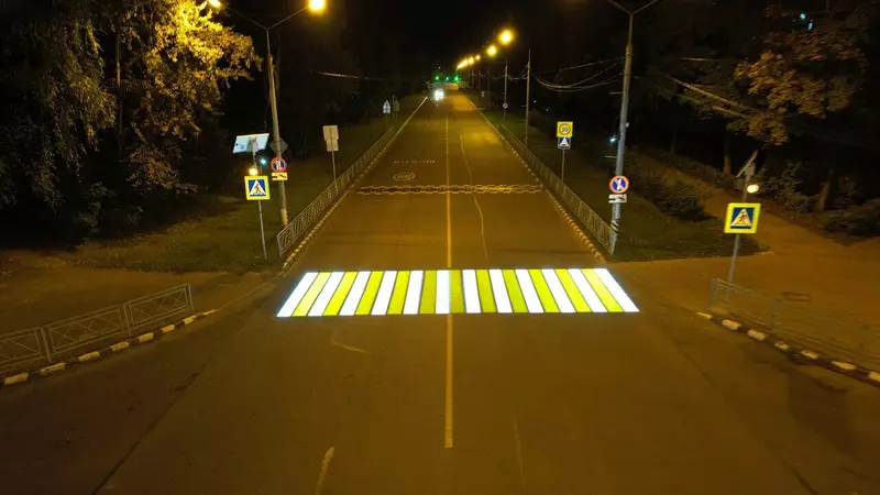 Компания Росатома установила 200 проекционных пешеходных переходов в Омске