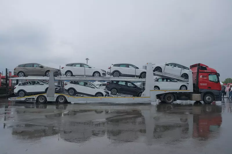 Изображение #2 для публикации «перевозки: Нижегородский завод Смартэко запустил производство полуприцепа автовоза на 8 автомобилей»