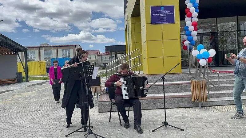 №1 для новости «Культура: Современную школу искусств открыли в Аниве Сахалинской области»