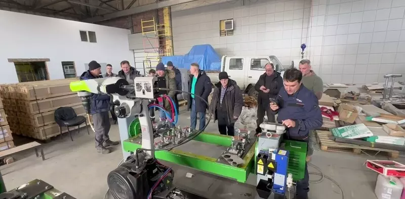 Роботы начали работать сварщиками на предприятии к чему это привело