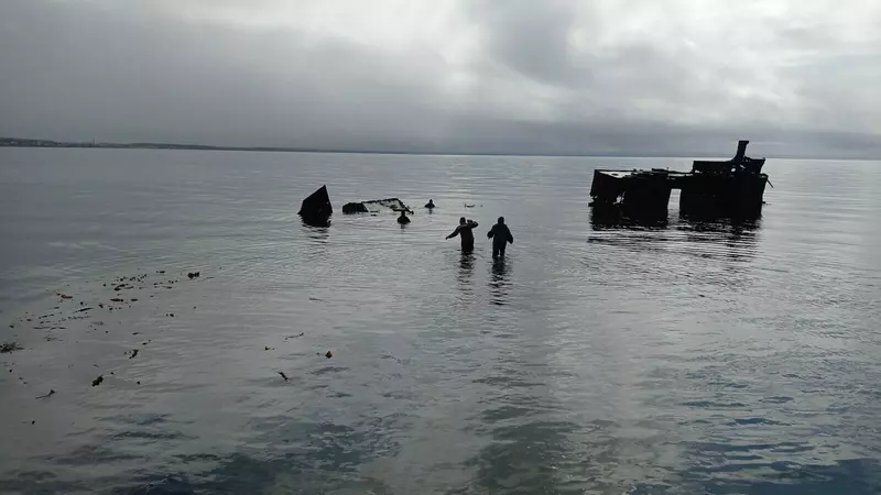 №3 для публикации «экология: Как промышленные водолазы поднимают останки судов лежащие на мели»