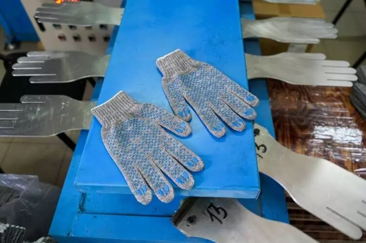 #7 для новости «В Тюмени запустили новый цех по производству рабочих перчаток»
