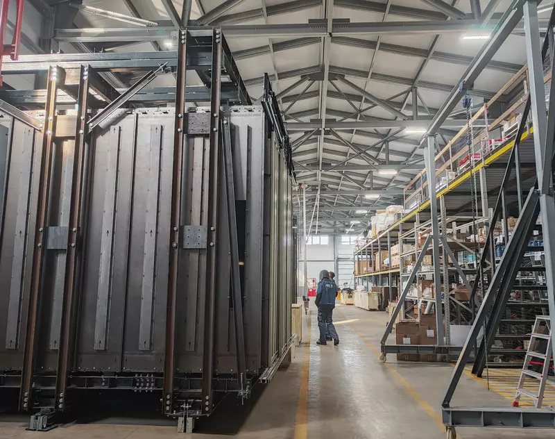 #2 для «PULS: Завод ПУЛЬС представил инновационные решения для тяжелых грузовых лифтов»