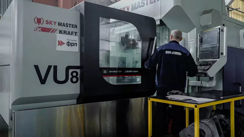 Фото №3 для новости «В Брянске запущено единственное в России серийное производство асфальтоукладчиков»