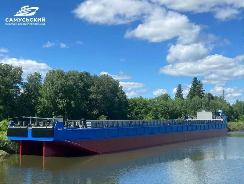 Спущена на воду восьмая баржа проекта 66