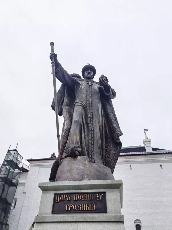 Фото 1 для статьи «Культура: В Вологде открыли памятник Ивану Грозному в День народного единства»