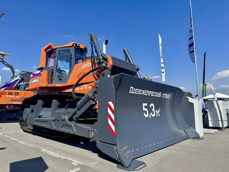 выводит на рынок новую линейку российских бульдозеров