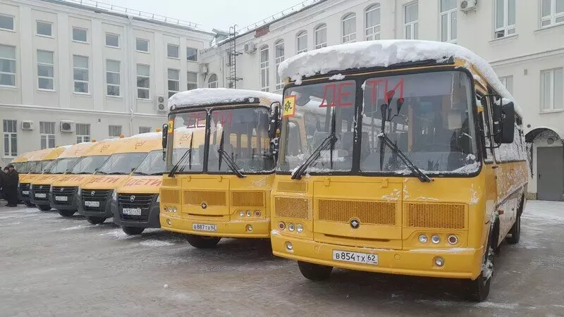 52 школы Рязанской области получили новые автобусы