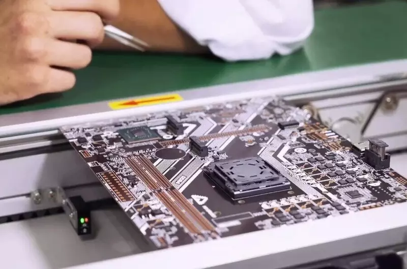 ГК Бештау запустила первую отечественную линию по производству твердых печатных плат
