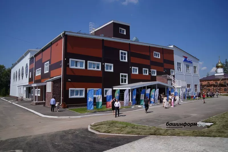 Иллюстрация 2 для «Спорт: В Благовещенске открылся новый ФОК с бассейном при поддержке Башнефти»