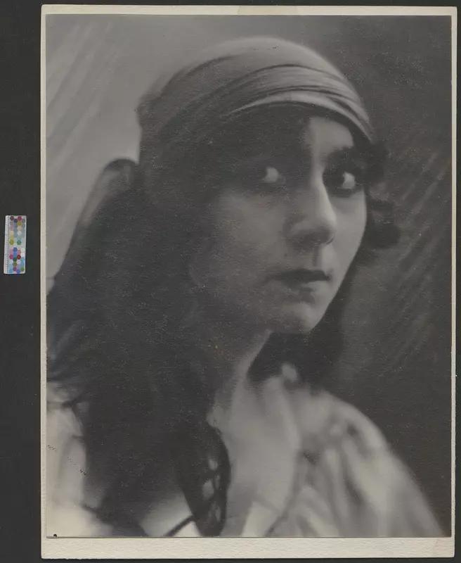 Фото №2 для поста «отечественные технологии: Оцифрованы ценные собрания Театрального музея А»