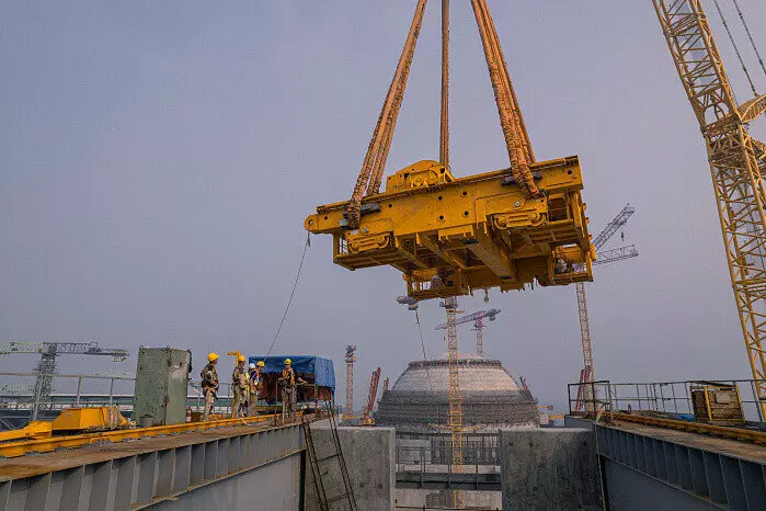 Иллюстрация 2 для поста «проекты за рубежом: На первом энергоблоке АЭС Руппур смонтирован кран эстакады реакторного здания»