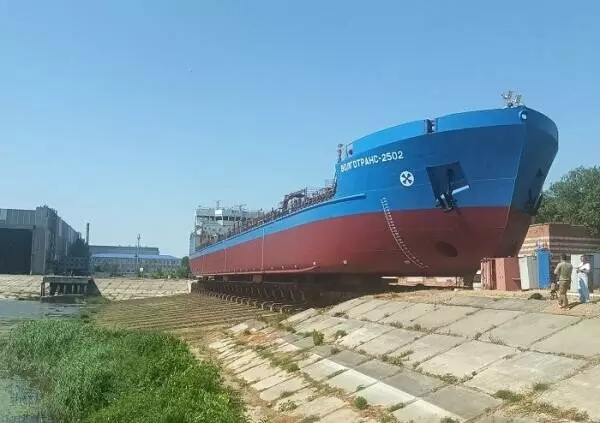 В Астрахани завершается строительство танкера химовоза Волготранс 2502 проекта 25 7