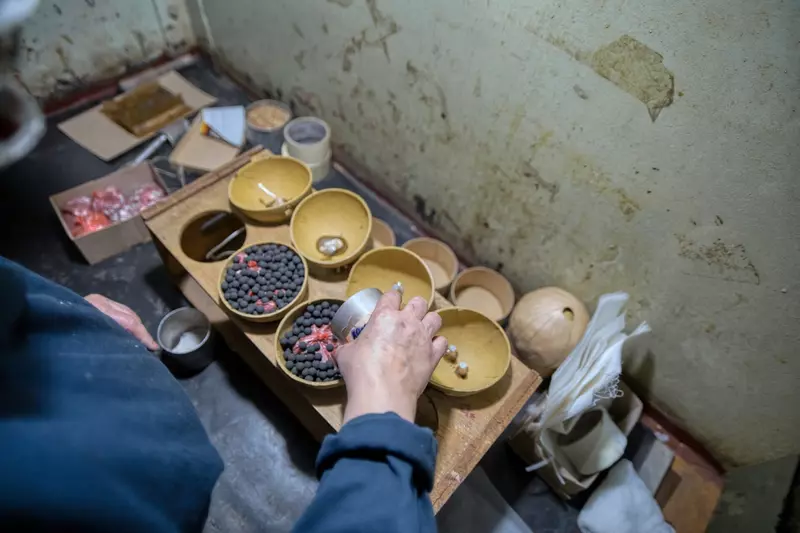 Фото #2 для новости «Москва: Как живет и развивается завод Сигнал репортаж с производства»