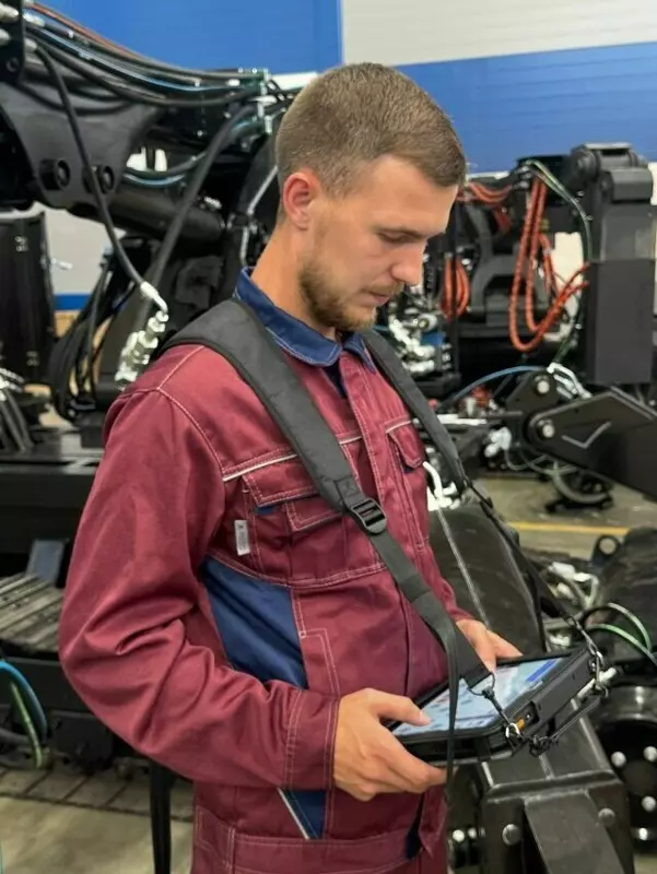 Фото 2 для публикации «НИОКРы: Цифровое управление спецтехникой реализовано сенсационное приложение ИНТЕХРОС»