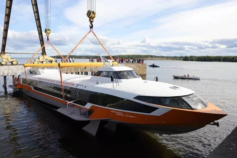 Спущен на воду Метеор 120Р Конструктор Алексеев изготовленный для Нижегородской области