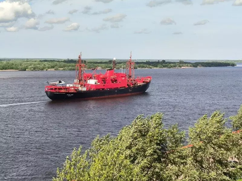 Иллюстрация №1 для «: НЭС Михаил Сомов вышел во второй рейс по обеспечению полярных станций Росгидромета в Арктике»