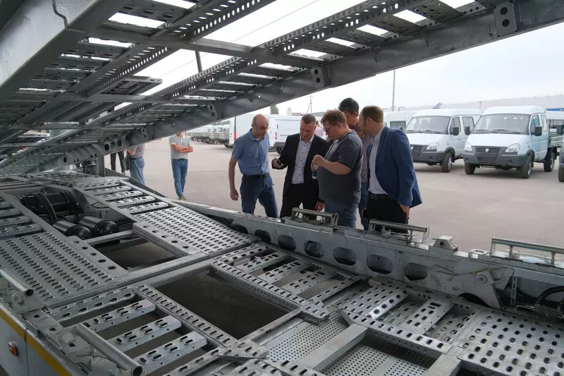 Изображение 4 для статьи «автодилеры: Нижегородский завод Смартэко запустил производство полуприцепа автовоза на 8 автомобилей»