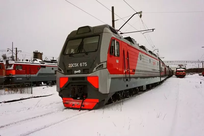 Пять новых электровозов переменного тока 2ЭС5К пополнили локомотивное депо