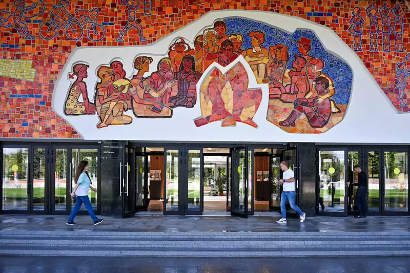 Иллюстрация 1 для статьи «Культура: На Воробьёвых горах в Москве вновь открылся Дворец пионеров»