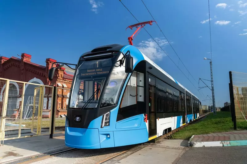 ПК Транспортные системы завершила сборку первого трехсекционного трамвая Невский для Волгограда