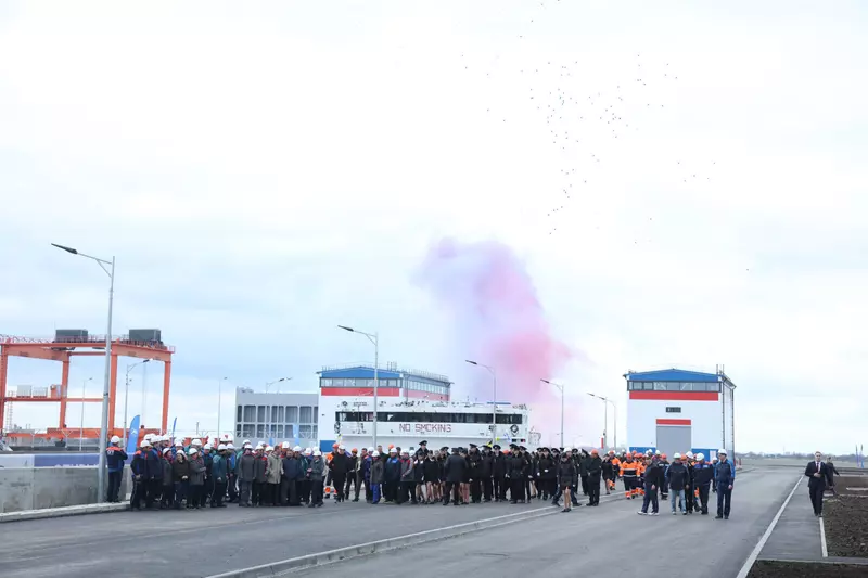 Фото 1 для новости «Судостроение и судоходство : Крупнотоннажный флот пошел по Дону открытие Багаевского гидроузла соединило бассейны двух морей»