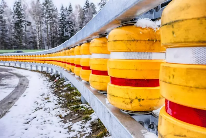 На российских дорогах появилось инновационное барьерное ограждение